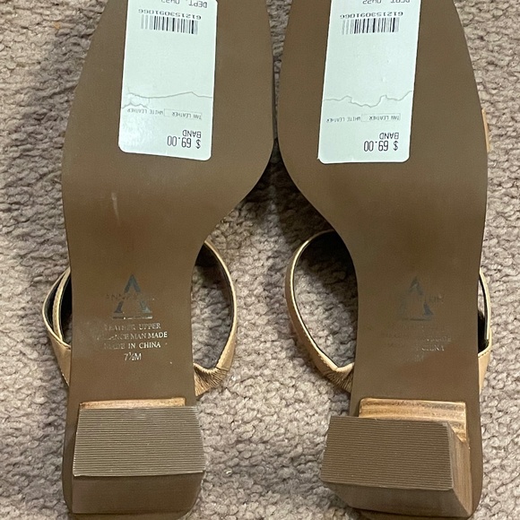 New Anne Klein tan size 7.5 strapped sandals - Picture 4 of 5
